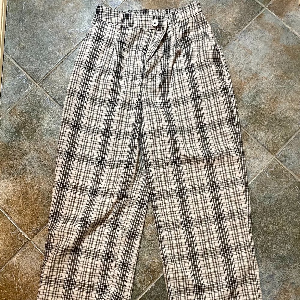 DIVIDED plaid women's pants, US size 6, light and dark grey, pink coloring.